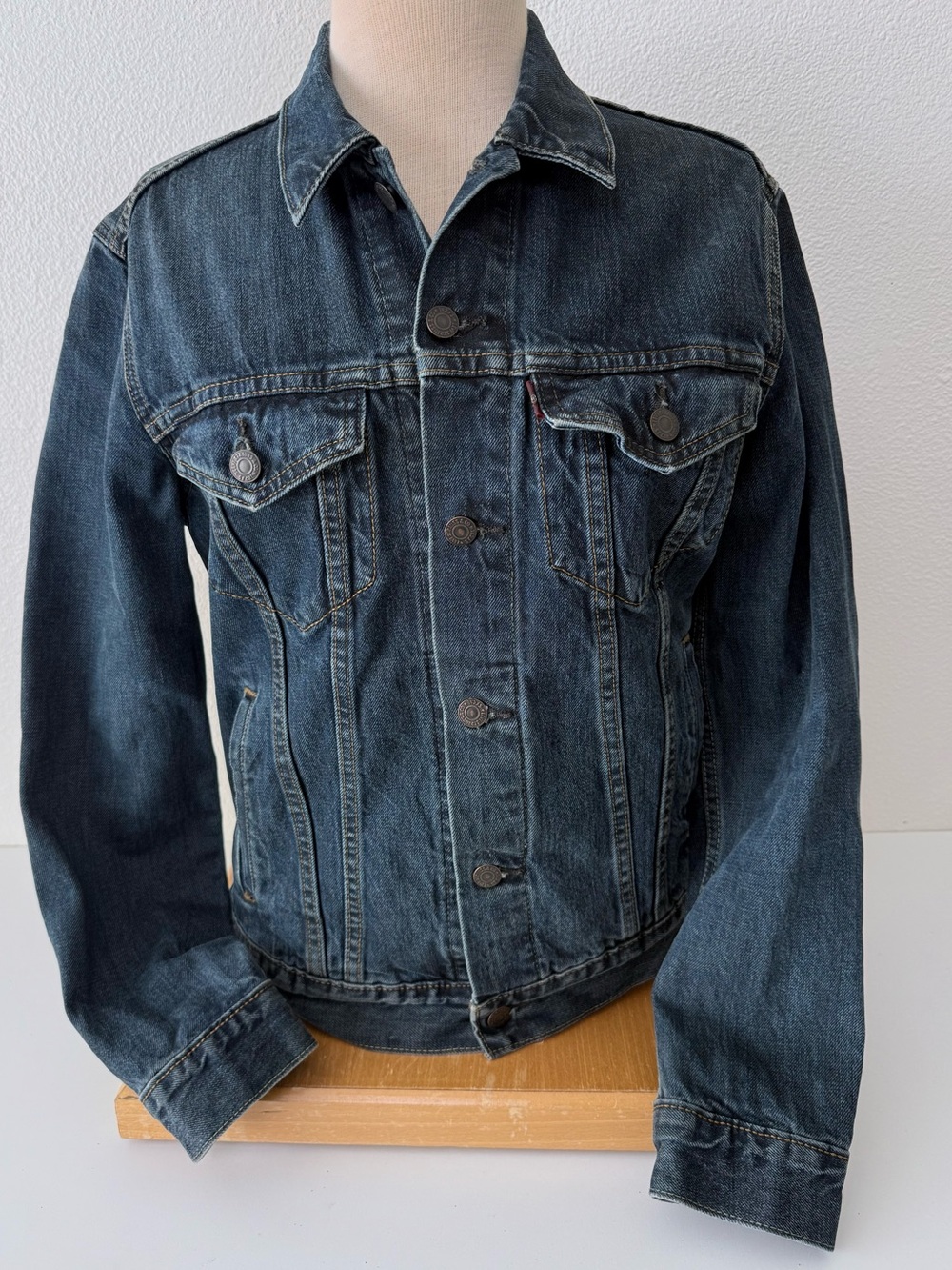 Levi’s Dark Wash Denim Trucker Jacket Size Small | Classic Jean Jacket Red Tab